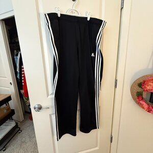 ❌sold❌ Adidas 3 stripe track pants